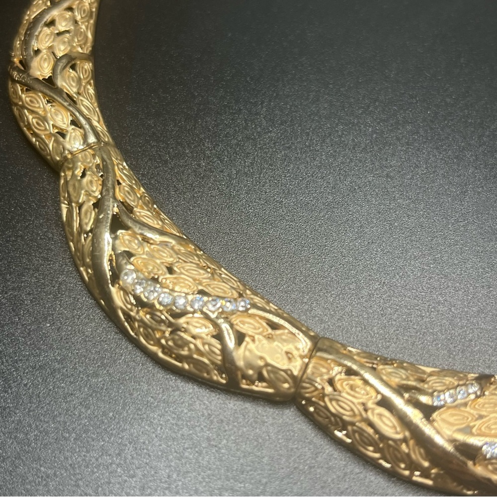 Vintage gold tone statement choker necklace rhinestone textured collar - Picture 6 of 9